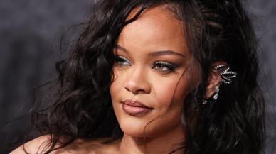 Rihanna regresa a las alfombras rojas a golpe de lentejuelas para el estreno de Wakanda forever