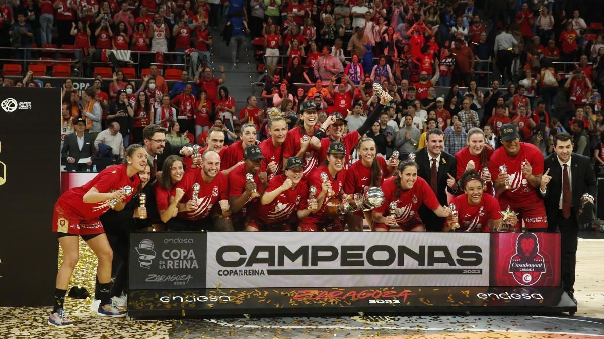 El Casademont Zaragoza celebra el título