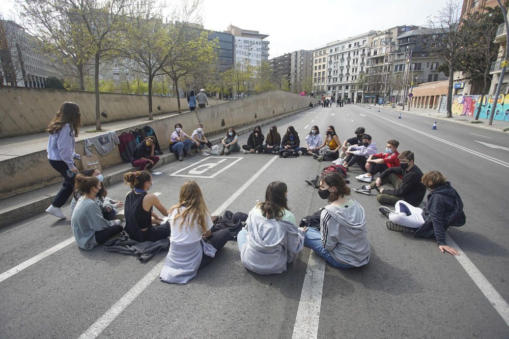 Desenes de persones tallen Jaume I