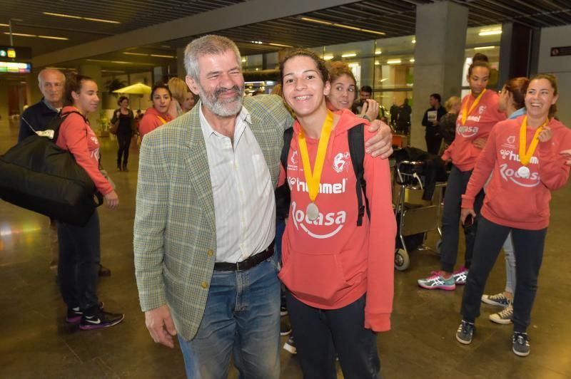 Llegada del Rocasa Remudas de balonmano, subcampeón de la copa Challenge de la EHF. Fotógrafo: ANDRES CRUZ  | 15/05/2018 | Fotógrafo: Andrés Cruz