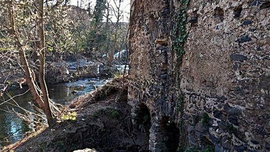 La part més baixa del molí d&#039;en Climent és a tocar del riu Fluvià.