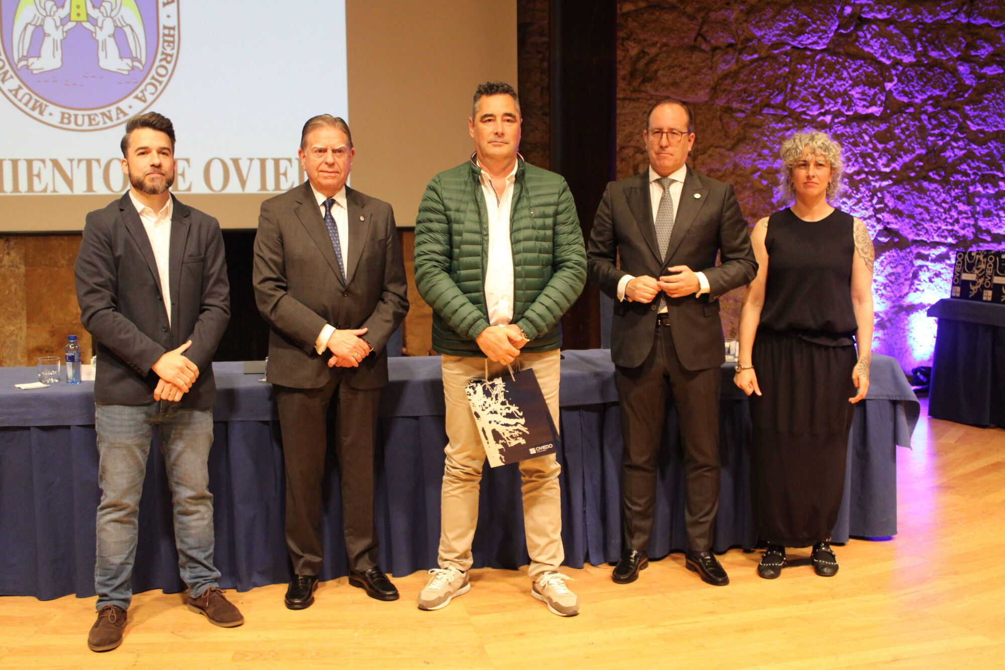 Acto institucional Santa Rita Hora: 11:00 Lugar: Oviedo, Sala de Cámara del Auditorio Príncipe Felipe Descripción: Homenaje a los trabajadores municipales jubilados y a quienes cumplen 25 y 40 años de servicio en el Ayuntamiento.