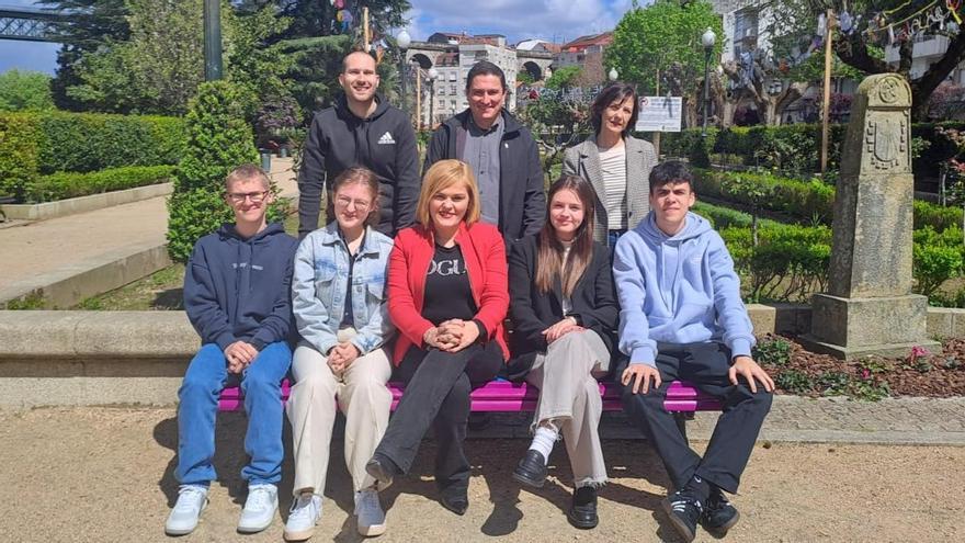 Dos alumnos franceses participan en un intercambio en Chapela