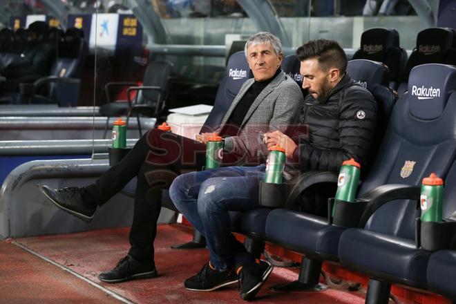 Las imágenes del estreno de Quique Setién en el banquillo del Camp Nou para el partido entre el FC Barcelona y el Granada de LaLiga Santander.