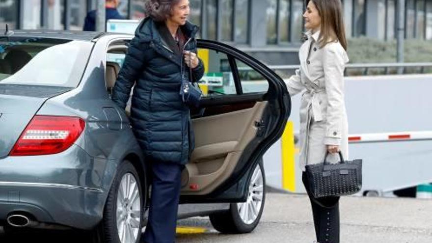 Del desencuentro de las reinas en Palma a la complicidad en la visita a Don Juan Carlos