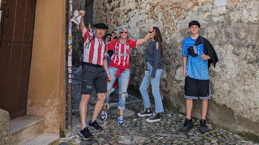 Aficionados del Athletic este miércoles en Cáceres