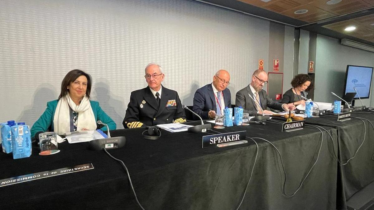 La ministra de Defensa, Margarita Robles, y el almirante López Calderón, en la Asamblea Parlamentaria de la OTAN en Madrid