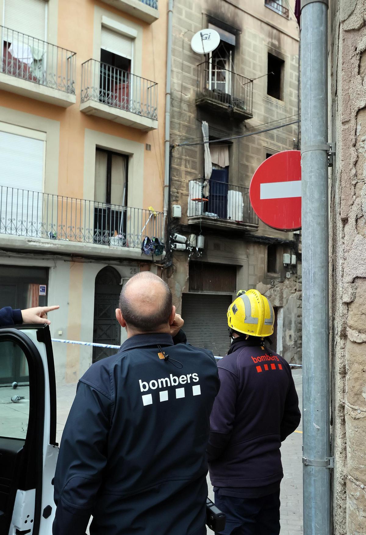 El dia després de l'incendi d'un habitatge del carrer Santa Llúcia de Manresa