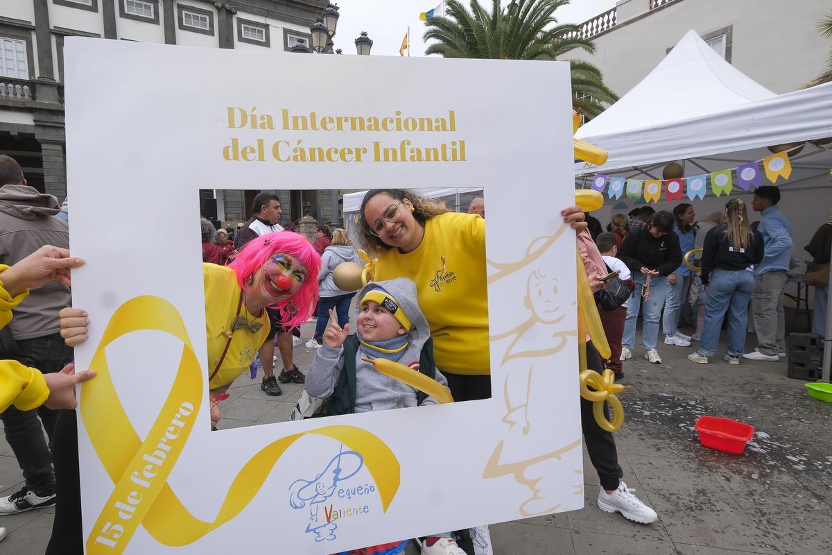 Acto de Pequeño Valiente por el Día Internacional del Cáncer Infantil, en la plaza Santa Ana