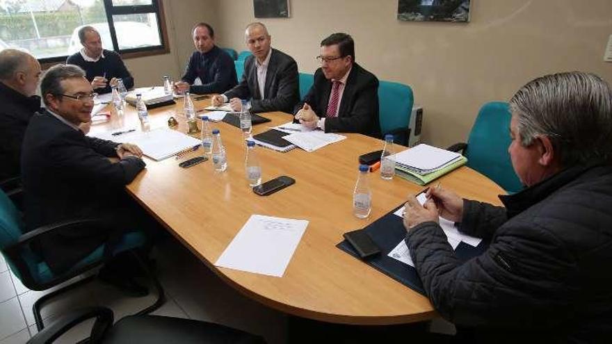 Varela preside el pleno del Consorcio en Silleda. // Bernabé/Gutier