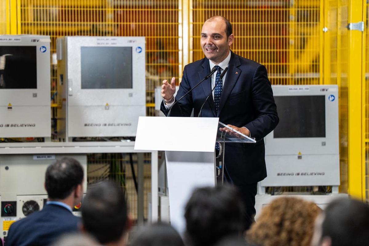 El conseller de Presidència, Albert Dalmau, durante su intervención en la fábrica de Ebro de la nueva ley de simplificación administrativa.