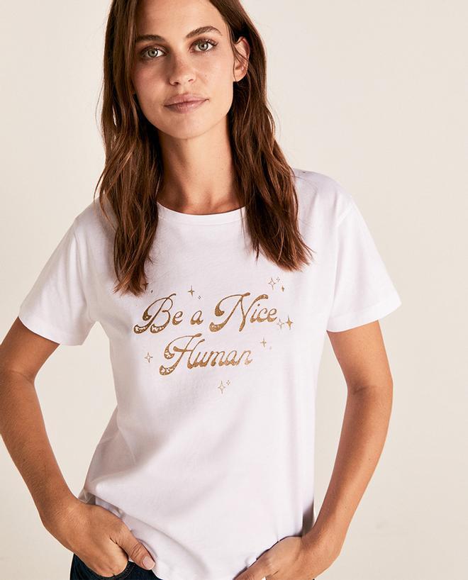 Camiseta con el mensaje 'Be a nice human' de Slow Love