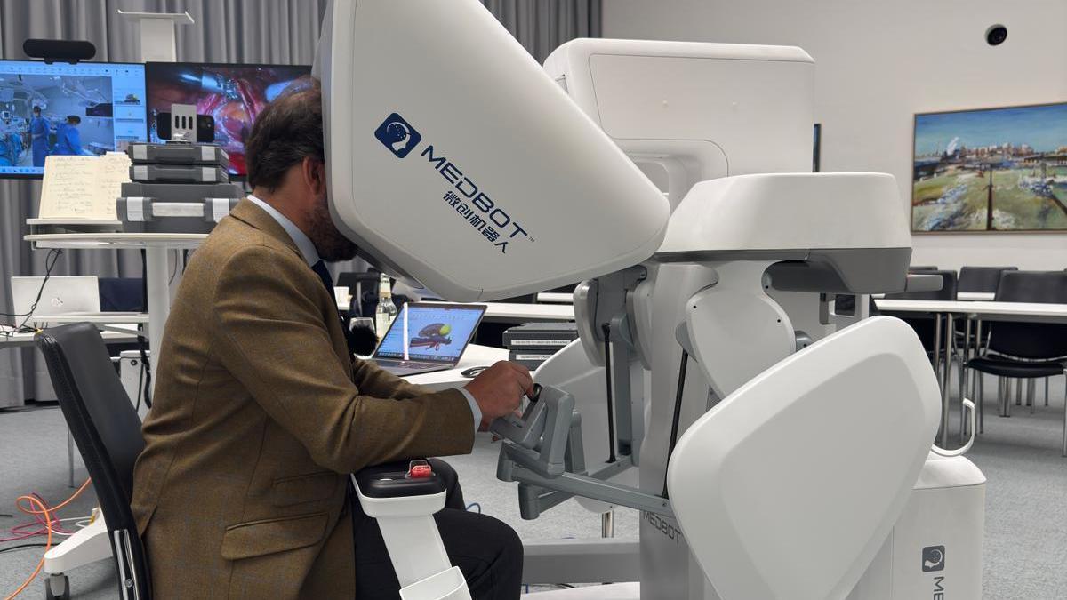 Vital Hevia, durante la operación.