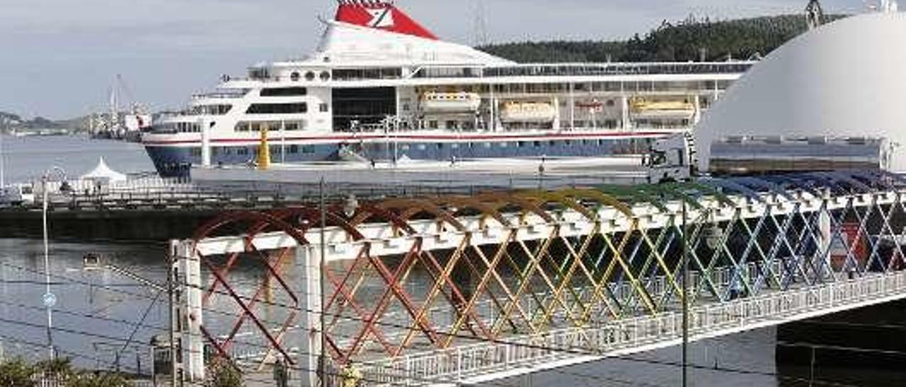 El &quot;Braemar&quot;, en el muelle de San Agustín.