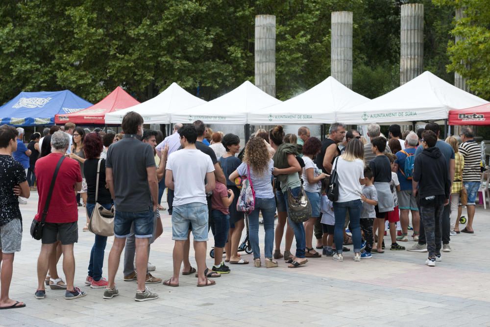 Sessió de perruqueria solidària a Súria