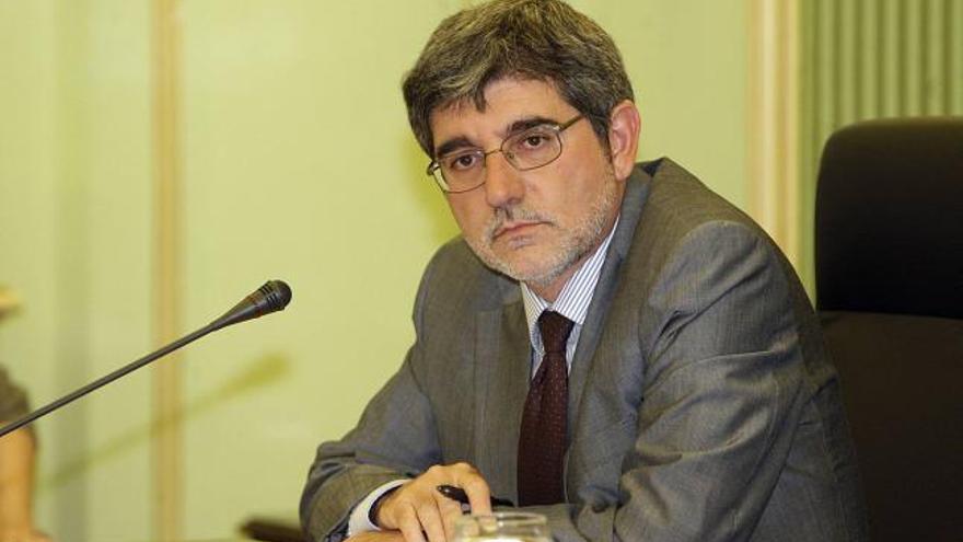 El conseller Vicens compareció ayer en el Parlament para informar del accidente del tren.