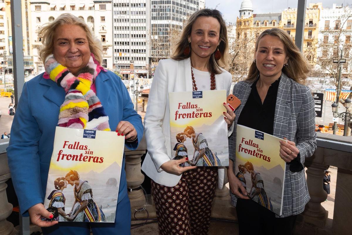 El Extra de Fallas de Levante-EMV llega al balcón del Ayuntamiento