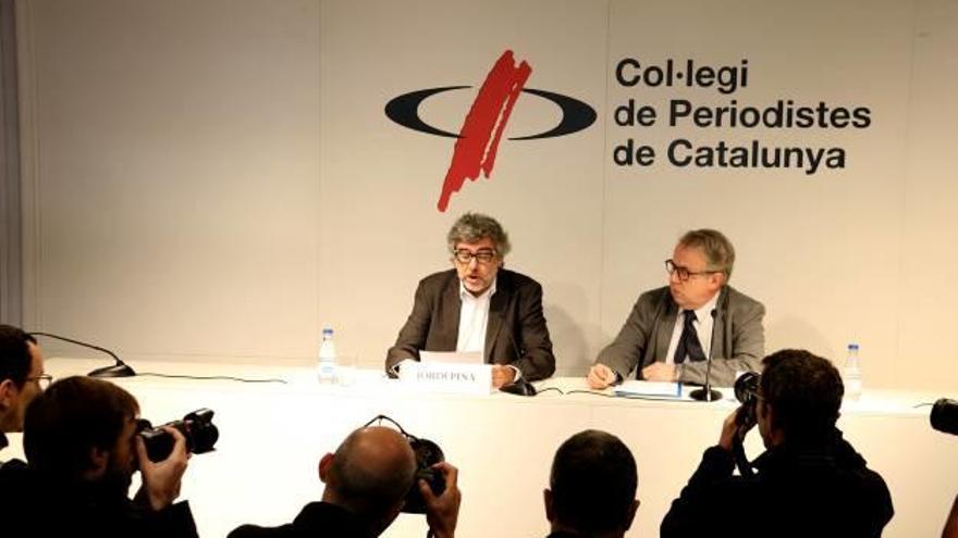 L&#039;advocat Jordi Pina i el president del Col·legi de Metges, Jaume Pedrós, en roda de premsa.
