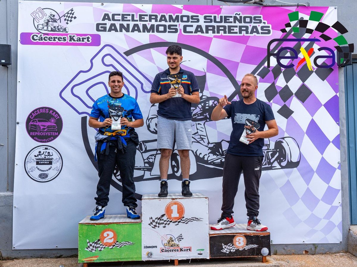 Podio de la categoría de más de 75 kilos.