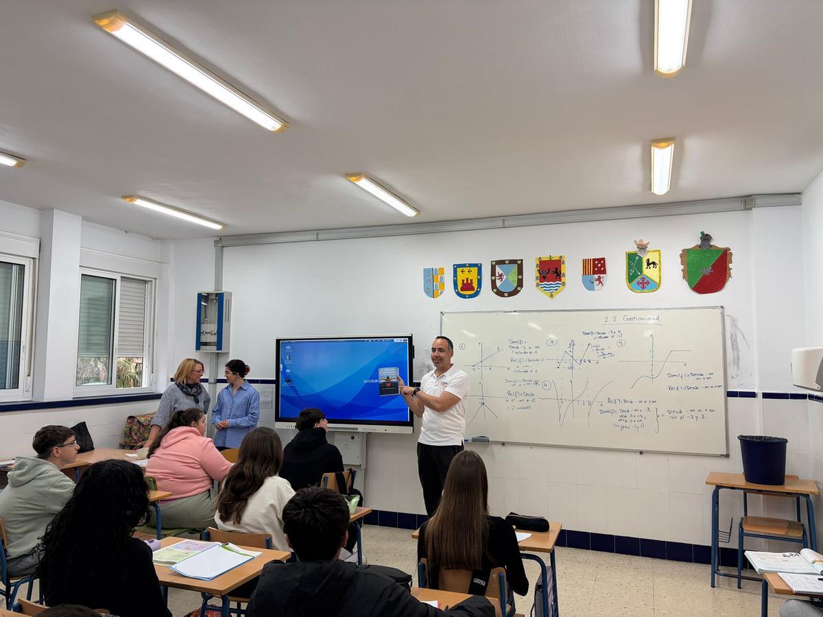 Angélico Ruiz, en una de sus clases en el IES Salvador Rueda de Vélez-Málaga.