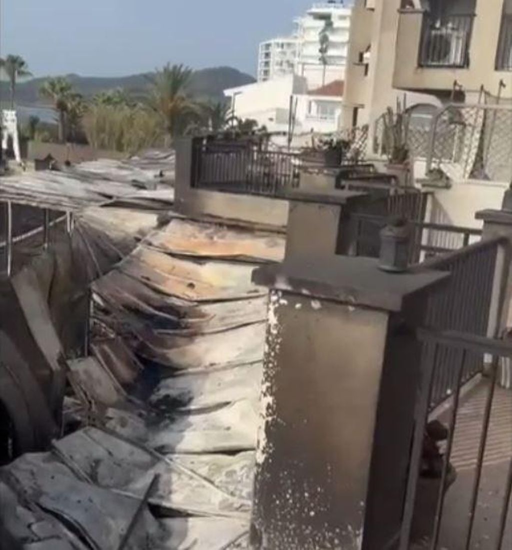 Vídeo: Una vecina afectada por el incendio de Platja d'en Bossa muestra cómo ha quedado su casa
