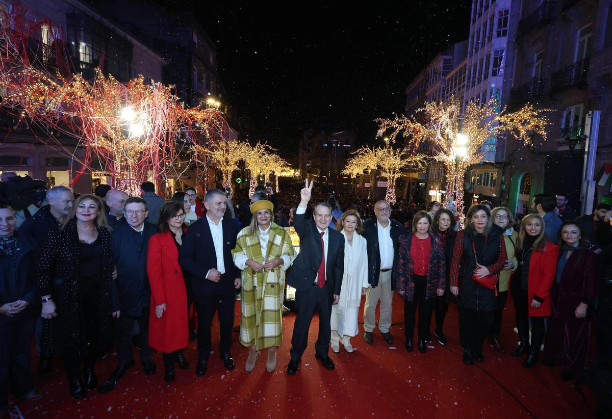 Vigo enciende la Navidad más grande de su historia ante miles de personas