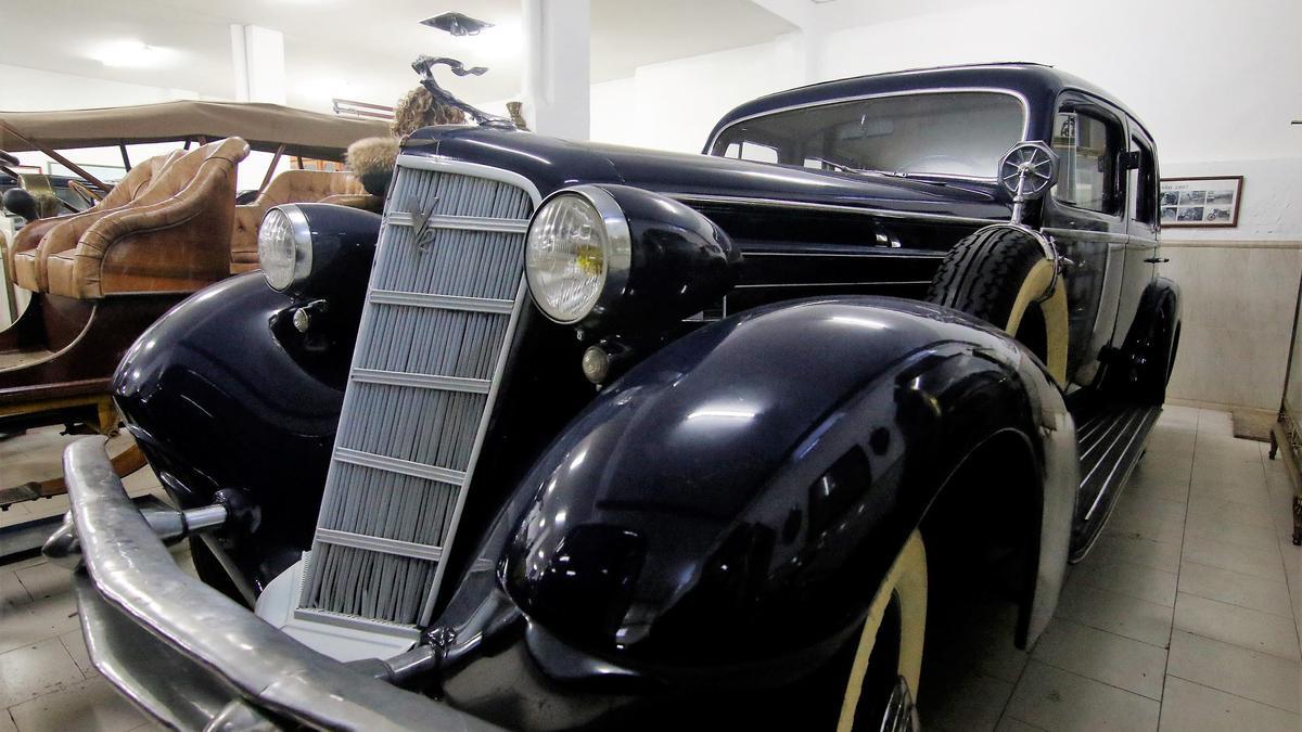 Un viaje al pasado con la colección de automóviles cásicos de Ildefonso Ramírez