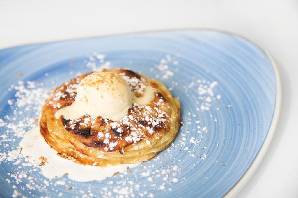 Siempre hay que dejar hueco para el postre. Aquí su tarta fina de manzana.
