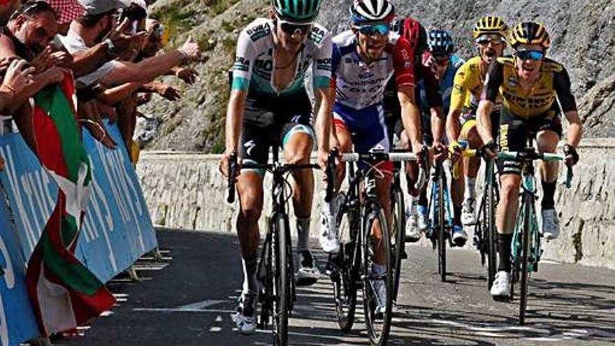 Cabeza de carrera con los francesa Pinot y Alaphilippe.