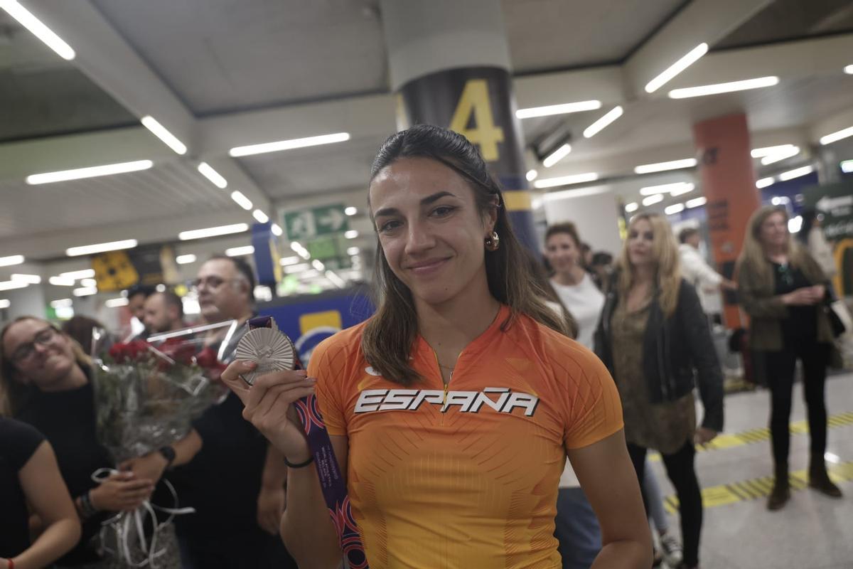 Así ha sido la llegada de la deportista Esperança Cladera al aeropuerto de Palma