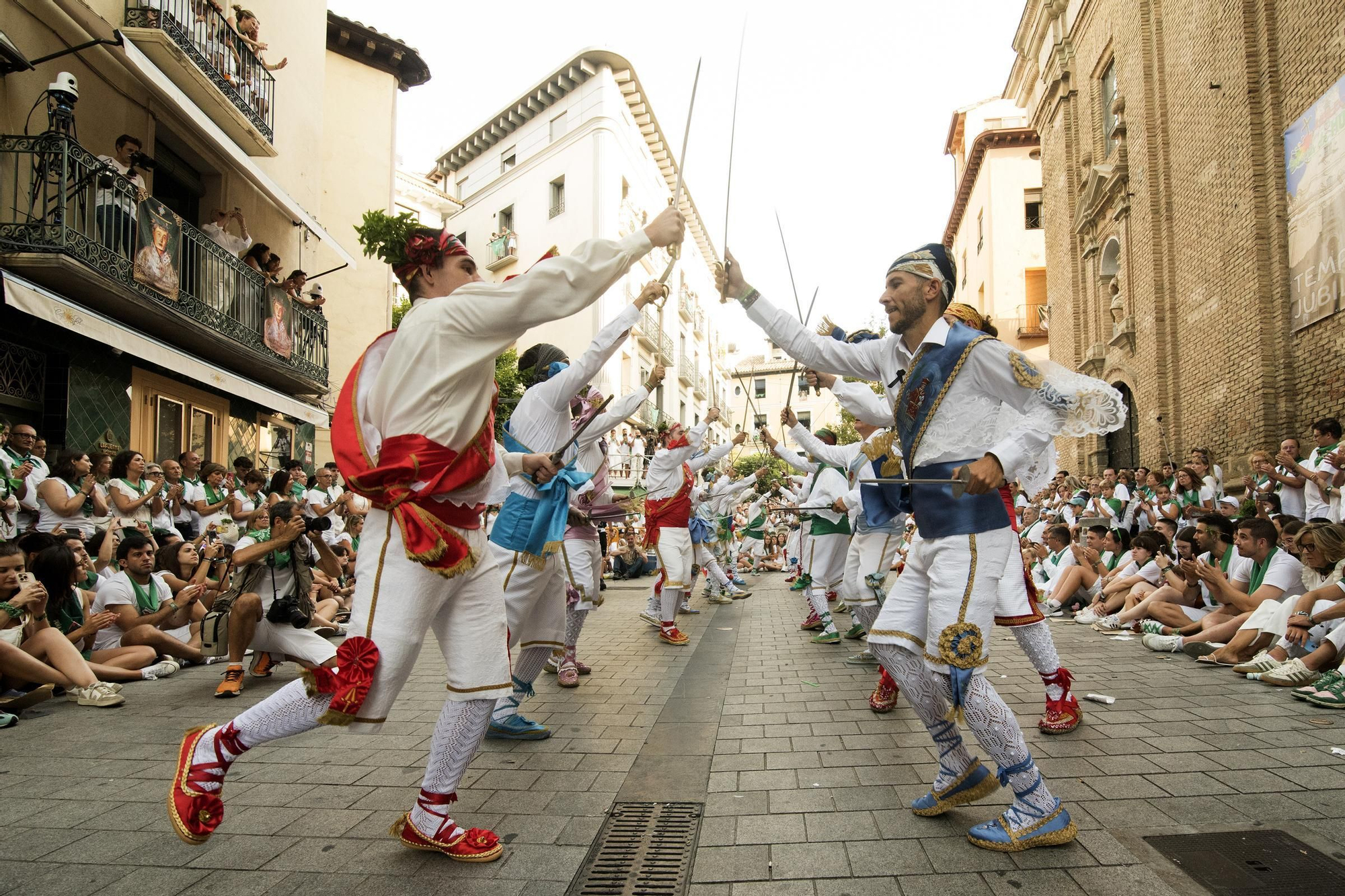 En imágenes | Los Danzantes de Huesca emocionan en el día de San Lorenzo