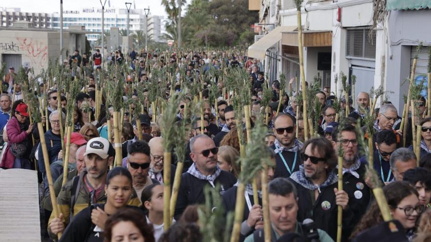 Santa Faz 2024: una marea humana en dirección al monasterio