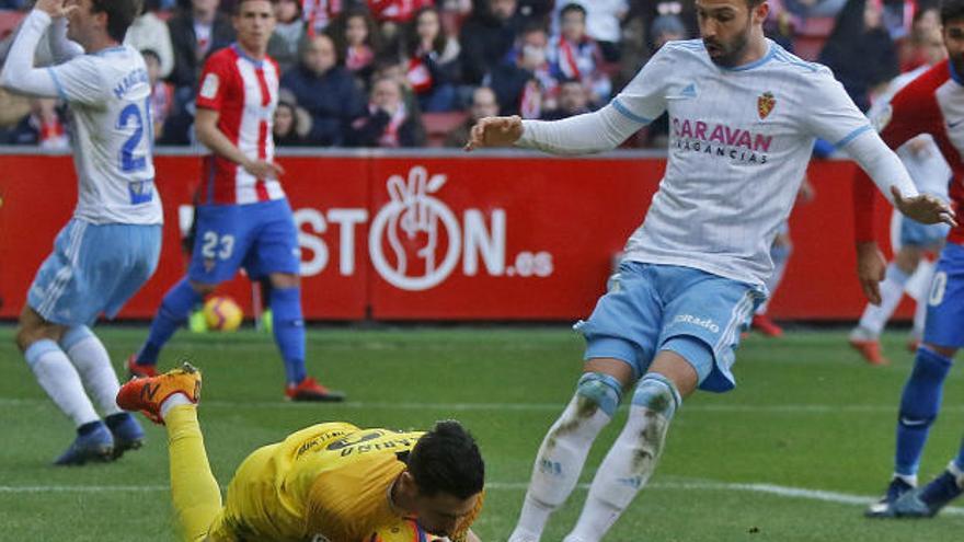 Guitián, ante el Sporting.