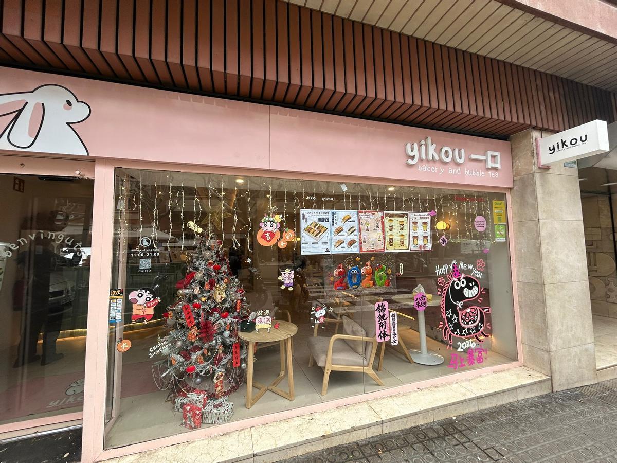 L'establiment està ubicat al número 54 del Passeig de Pere III