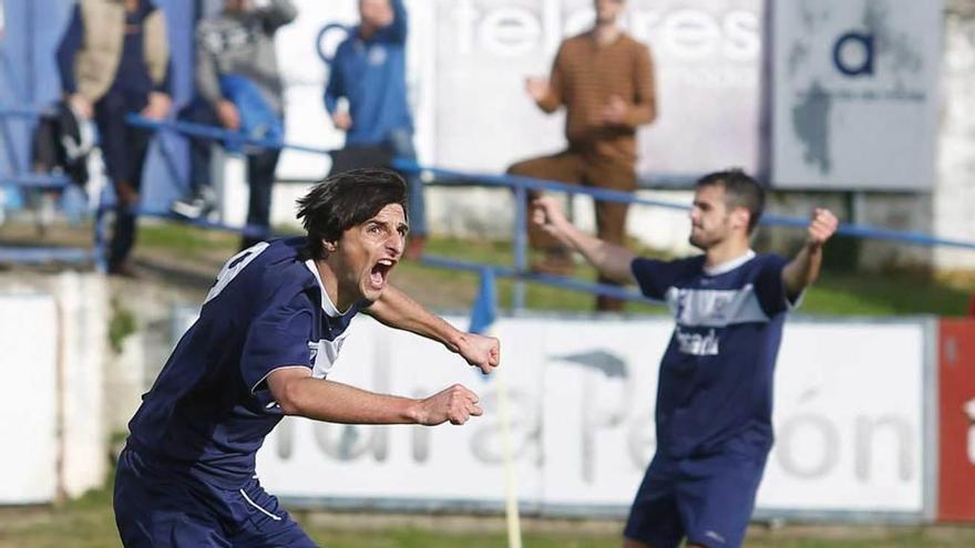 Jairo Cárcaba celebra un gol en la presente temporada.