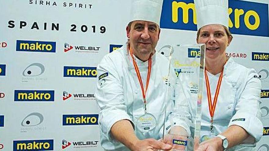 Els cuiners Albert Boronat i Mélina Allain, de l&#039;Ambassade de Llívia, amb el premi Bocuse d&#039;Or Espanya 2019