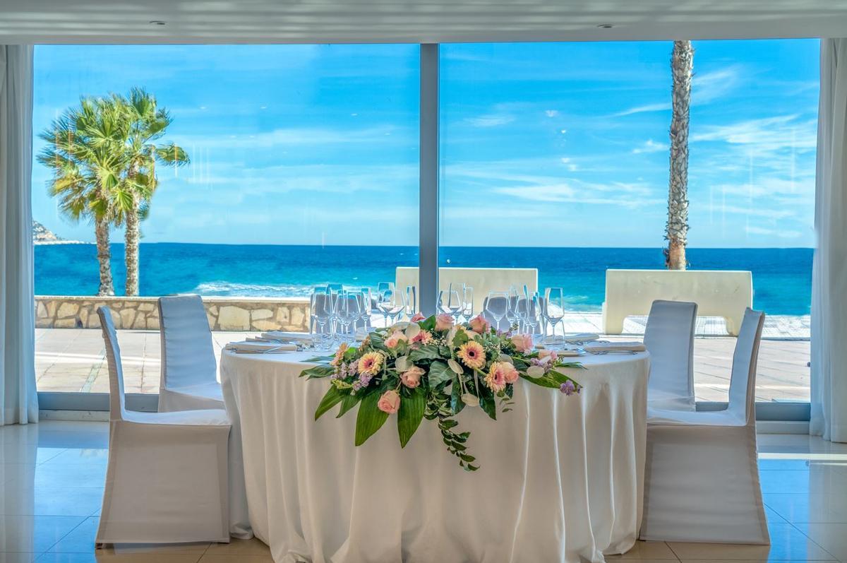 El fondo de los banquetes de bodas es insuperable: el mar y el cielo