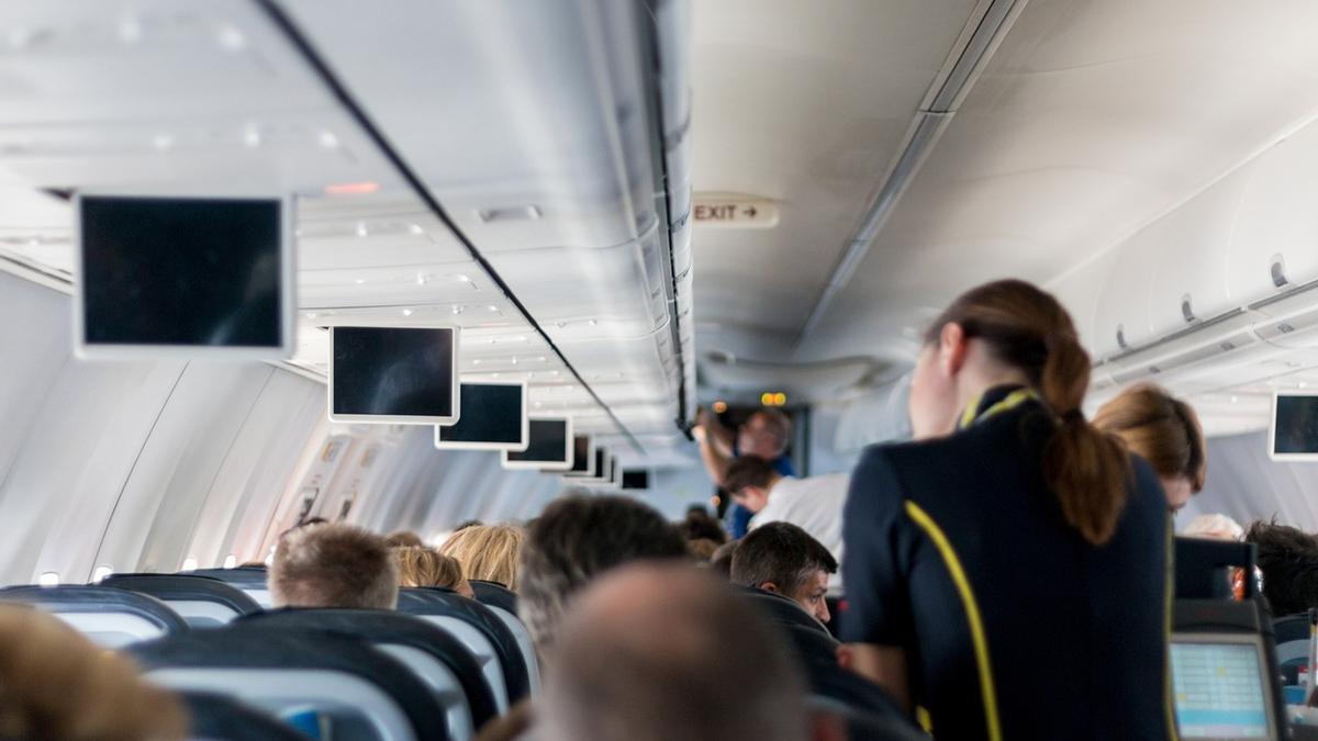 Nuevas normas para beber alcohol en los vuelos de las aerolíneas low cost