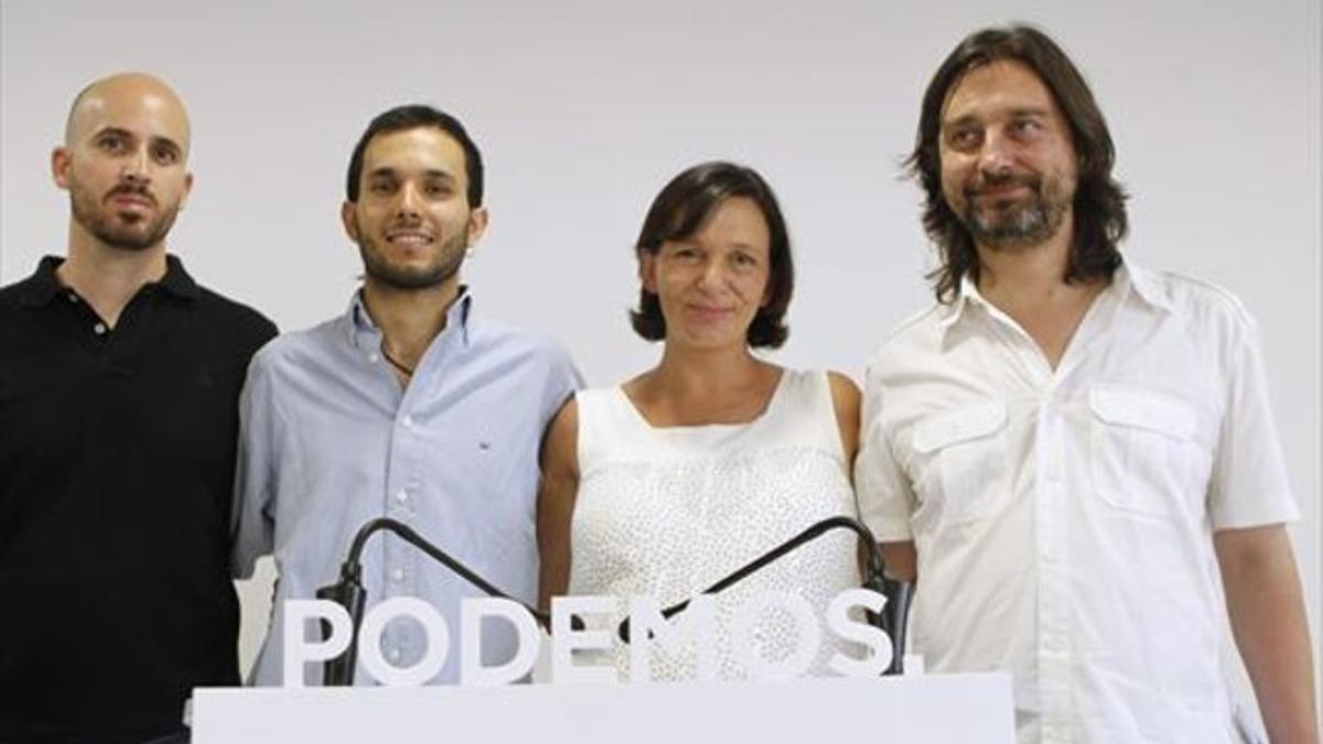 Miguel Ardanuy y Carolina Bescansa, dirigentes de Podemos, ayer.