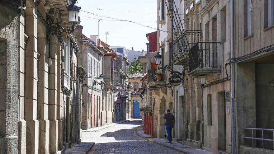 Una calle del casco histórico de Bouzas // R. Grobas