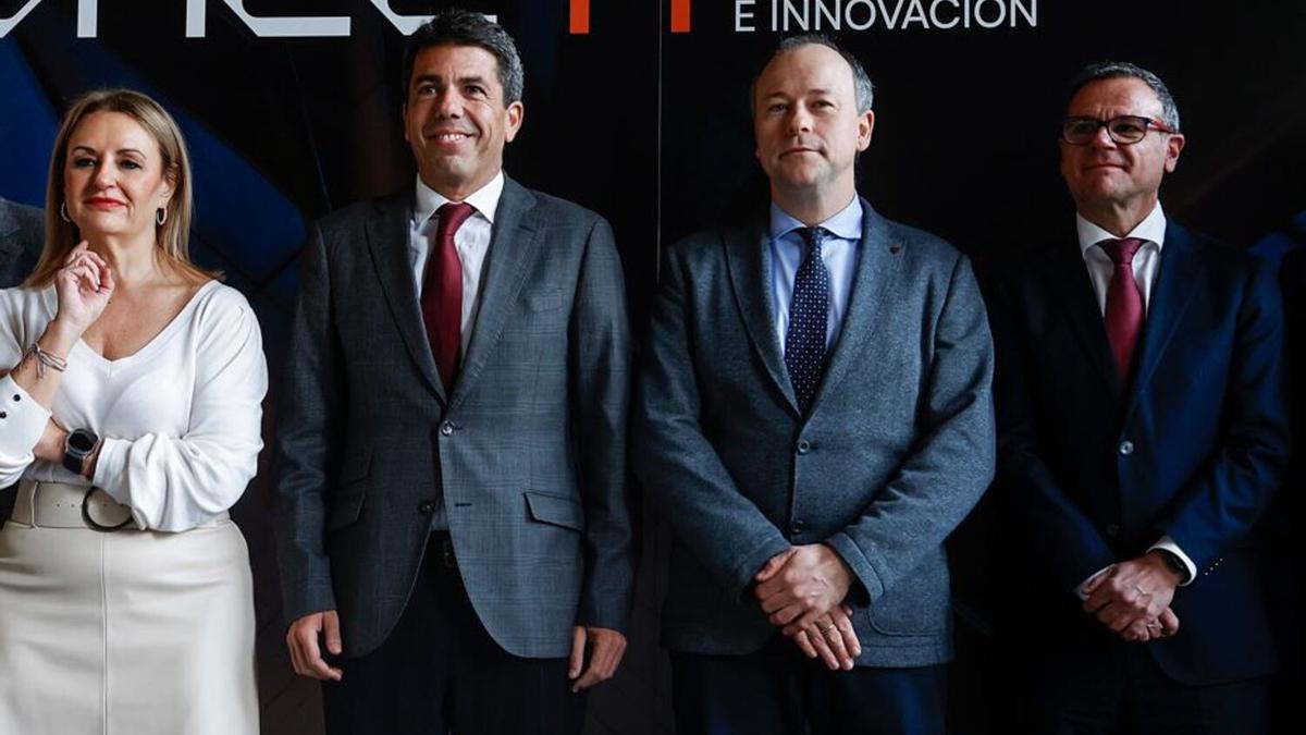 Carlos Mazón y Nuria Montes, a la izquierda de la imagen, en la presentación del nuevo proyecto