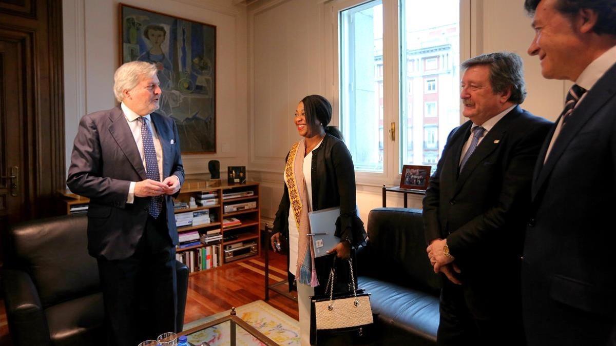 Méndez de Vigo, Fatma Moura, Juan Luís Larrea y José Ramón Lete, en la reunión de este lunes