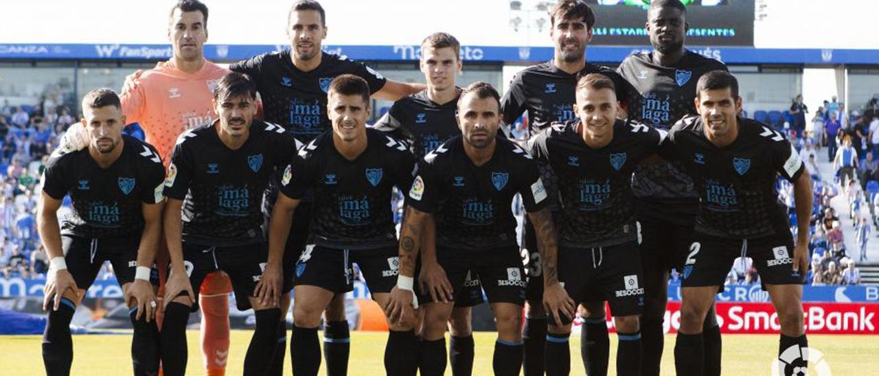 El once inicial del Málaga CF en Butarque.