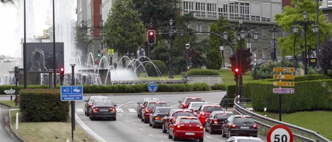 Aparcamientos alejados de Oviedo y más semáforos, la solución para la entrada a la ciudad por la plaza de Castilla