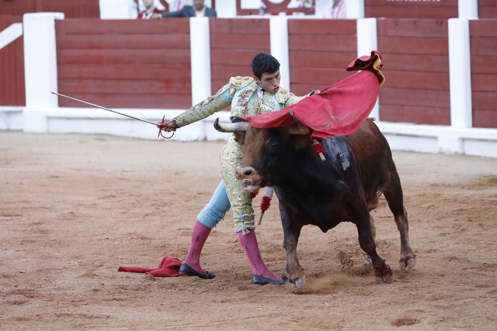 Novillada con picadores en El Bibio