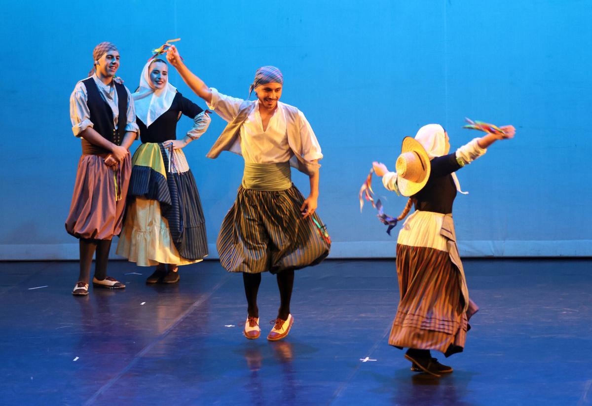 GALERIA | L’Esbart Dansaire Santvicentí estrena espectacle al Conservatori de Manresa GALERIA | L’Esbart Dansaire Santvicentí estrena espectacle al Conservatori de Manresa
