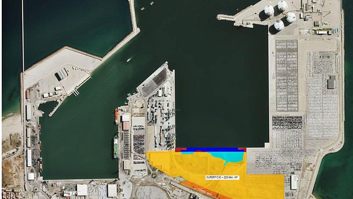 El nuevo muelle, en la parte inferior de la imagen, tendrá 226.000 m2 de superficie. | LEVANTE-EMV