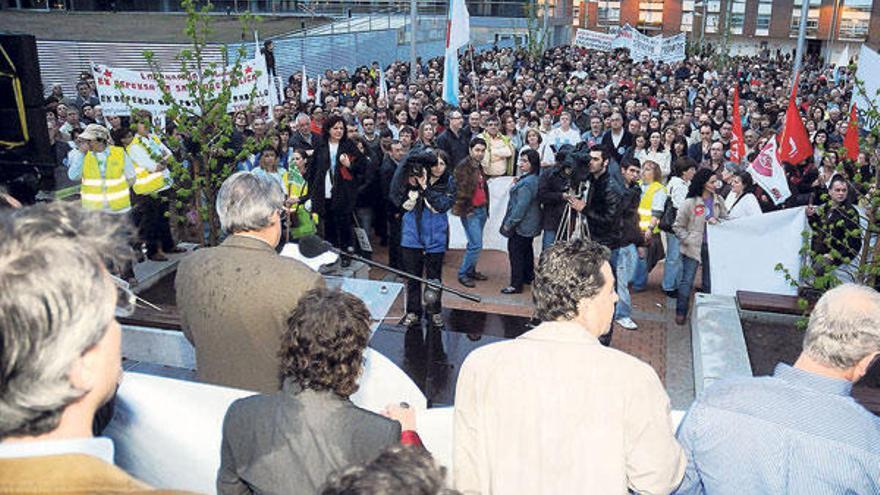 Filgueira se dirige a los participantes en la manifestación al acabar la marcha.  // Rafa Vázquez