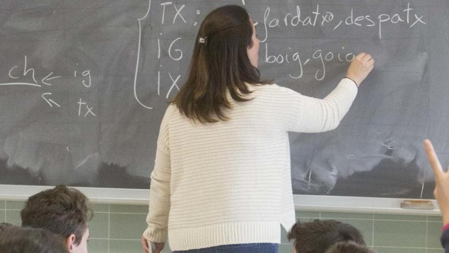 2.700 alumnos están sin docente de Valenciano a dos meses de la selectividad