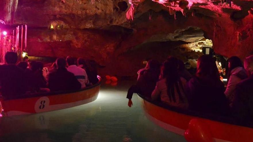 La Vall tematizará las grutas por San Valentín con música en vivo